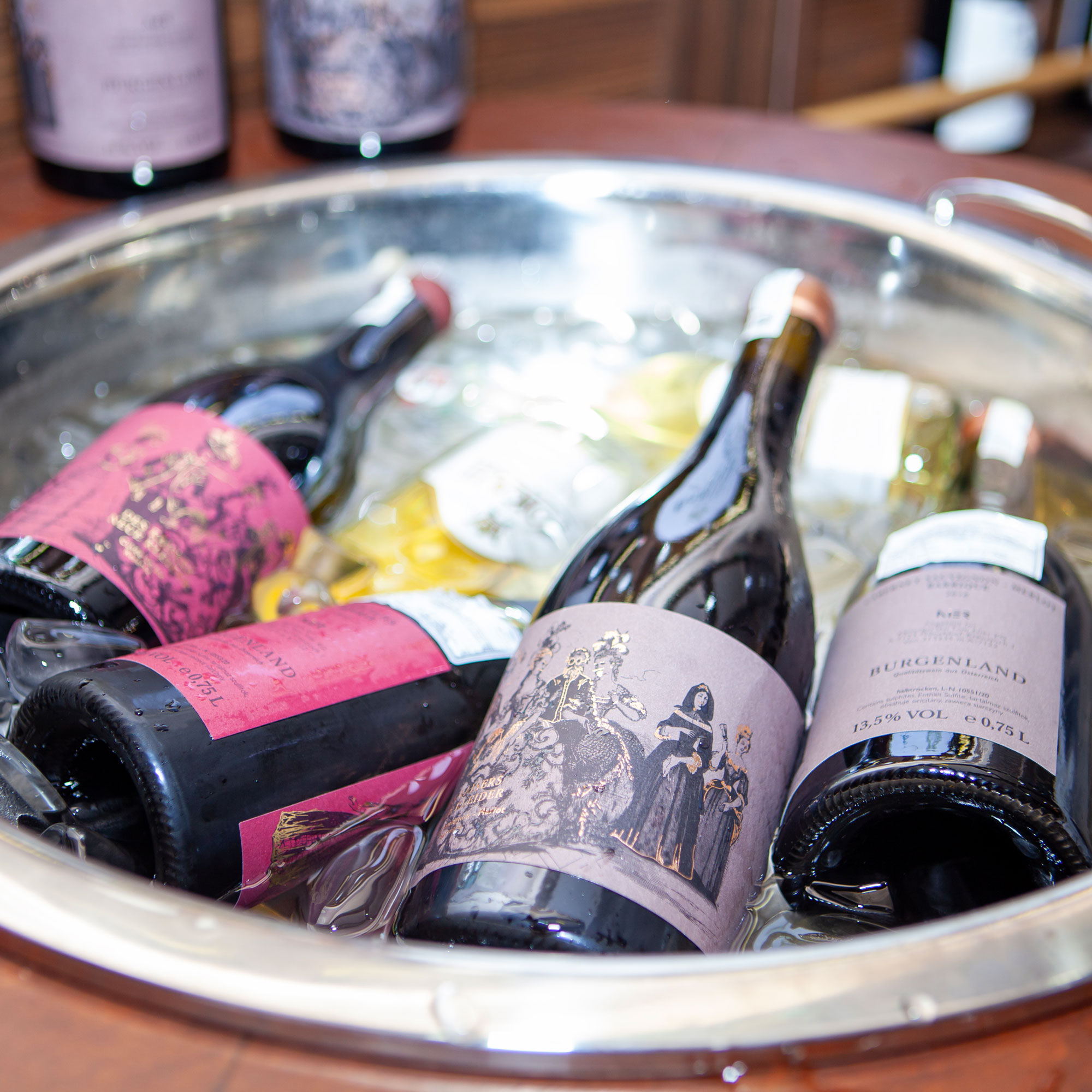 Hướng dẫn ướp lạnh rượu vang đỏ đúng cách